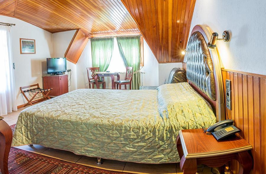 Hotel Apollon Мецовон Экстерьер фото